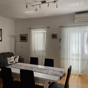 apartman-nives-trogir.hotels-in-trogir.com/