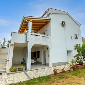 apartment-anton-punat.primorje-gorskikotar.com/